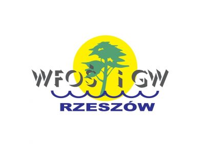 Logo Wojewódzkiego Funduszu Ochrony Środowiska i Gospodarki Wodnej w Rzeszowie. Na tle żółtego koła (symbolizującego słońce) znajduje się zielone drzewo iglaste. Pod nim widnieje niebieska linia falista symbolizująca wodę oraz napis „WFOŚiGW RZESZÓW”. Kolorystyka logotypu oparta na barwach zielonej, żółtej, niebieskiej i szarej.